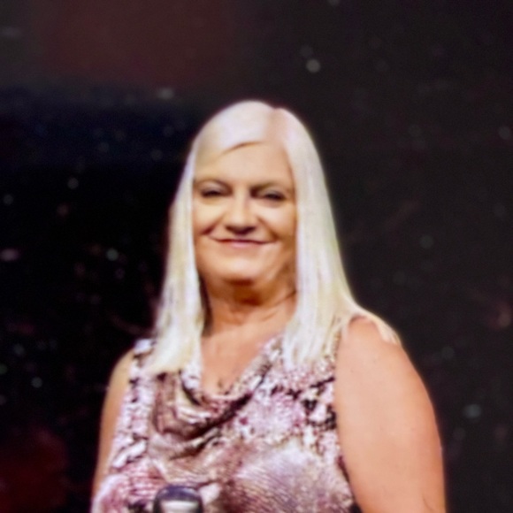 Meet your Posher, Sandy - Picture 2 of 2